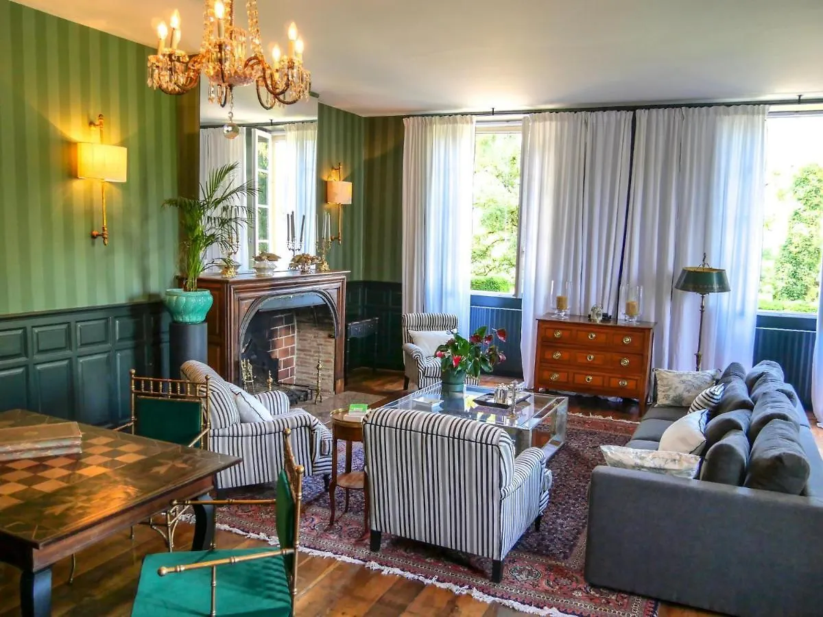 Chateau Les Estournels Montlauzun 0*,  France